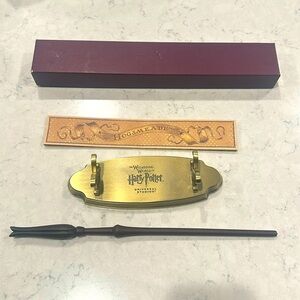 Wizarding World of Harry Potter Universal Studios Wand and Display Stand